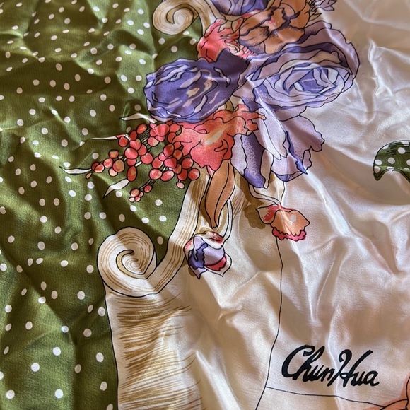 Chun Hua silk scarf - Picture 3 of 6